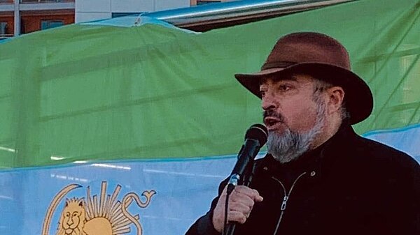 Ron speaking at event